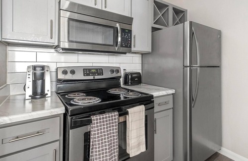 Briarforest Apartment | Landing | Spectacular 1BD, Gym, Pool