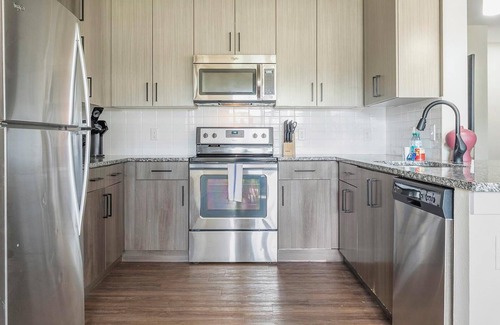 Tropic Apartment | Landing | Spectacular 2BD, Gym, Pool