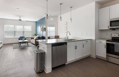 Athens Apartment | Landing | Spectacular 2BD, Pool, Gym