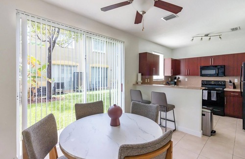 Homestead Apartment | Landing | Spectacular 3BD, Pool