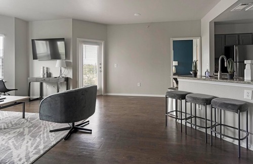San Antonio Apartment | Landing | Spectacular 2BD, Gym, Pool