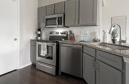 San Antonio Apartment | Landing | Spectacular 2BD, Gym, Pool