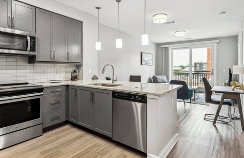 Hitch Village - Fred Wessels Homes Apartment | Landing | Stunning 1BD, Clubhouse, Courtyard