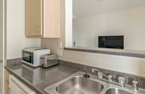 Southbelt/Ellington Apartment | Landing | Stunning 1BD, Gym, Clubhouse