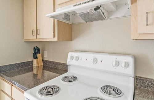 Southbelt/Ellington Apartment | Landing | Stunning 1BD, Gym, Clubhouse