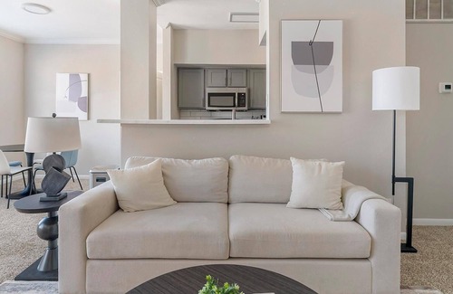 Briarforest Apartment | Landing | Stunning 1BD, Gym, Pool