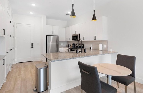 Denton Apartment | Landing | Stunning 1BD, Gym
