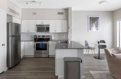 Fort Worth Apartment | Landing | Stunning 1BD, Pool, Gym
