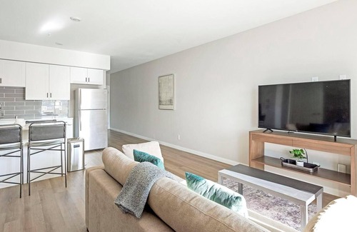 Townsite Apartment | Landing | Stunning 1BD, Rooftop Lounge, Pool