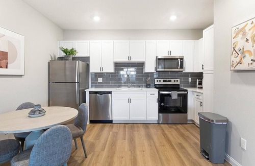 Townsite Apartment | Landing | Stunning 1BD, Rooftop Lounge, Pool
