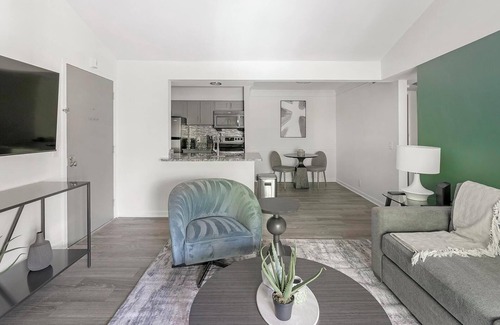 Green Hills Apartment | Landing | Stunning 1BD, Courtyard, Gym