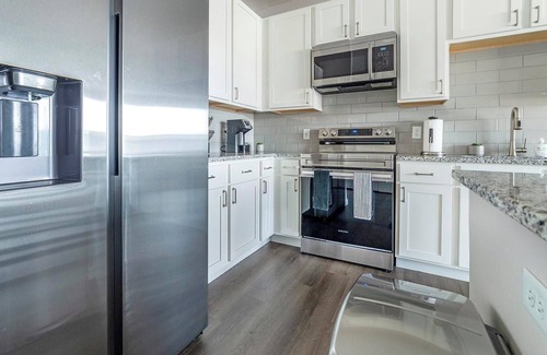 Northwest Columbus Apartment | Landing | Stunning 2BD, Gym
