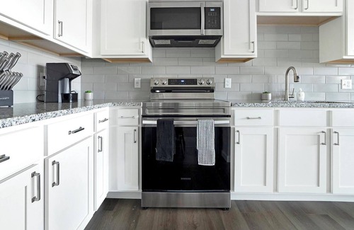 Northwest Columbus Apartment | Landing | Stunning 2BD, Gym