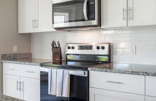 Southeast Orlando Apartment | Landing | Stunning 2BD, Gym, Pool