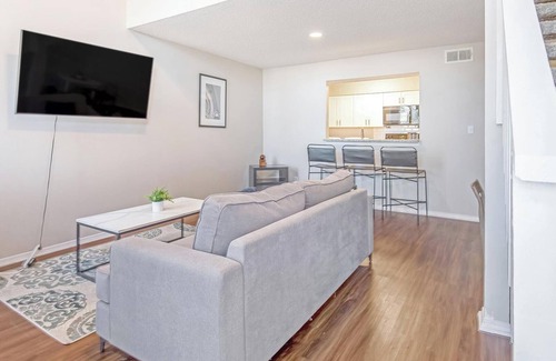 Cordova Apartment | Landing | Stunning 2BD, Pool, Gym