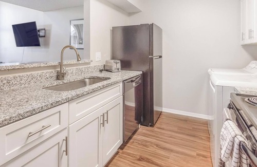 Cordova Apartment | Landing | Stunning 2BD, Pool, Gym