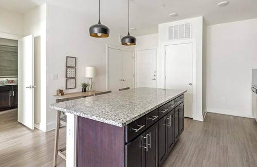 Fort Worth Apartment | Landing | Stunning 2BD, Courtyard, Clubhouse