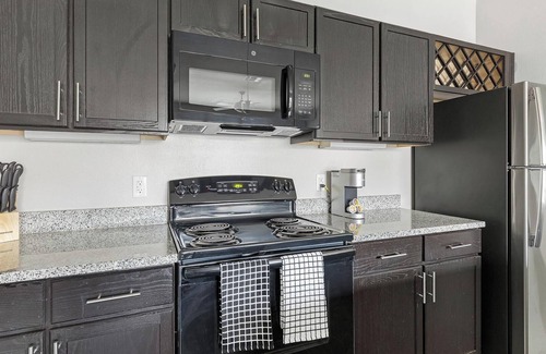 Fort Worth Apartment | Landing | Stunning 2BD, Yoga Studio, Game Room