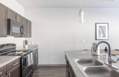 Fort Worth Apartment | Landing | Stunning 2BD, Gym, Clubhouse