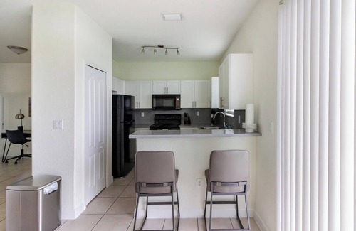 Homestead Apartment | Landing | Stunning 3BD, Pool