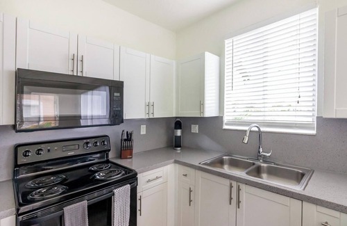 Homestead Apartment | Landing | Stunning 3BD, Pool