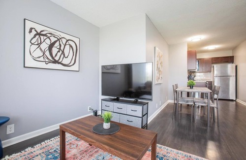 Fort Wayne Apartment | Landing | Stunning Studio, Pool, Gym