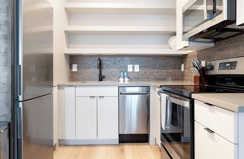 Norris Square Apartment | Landing | Stylish 1BD, Gym