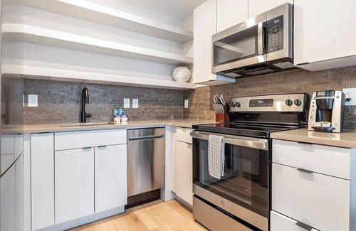 Norris Square Apartment | Landing | Stylish 1BD, Gym