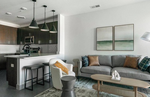 Richmond Apartment | Landing | Stylish 1BD, Clubhouse, Pool
