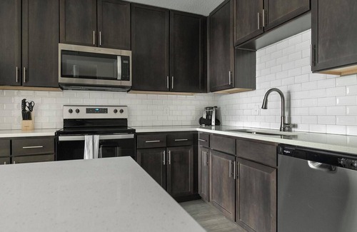 Palmetto Apartment | Landing | Stylish 1BD, Gym, Pool