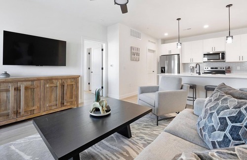 Casa Grande Apartment | Landing | Stylish 2BD, Clubhouse, Pool