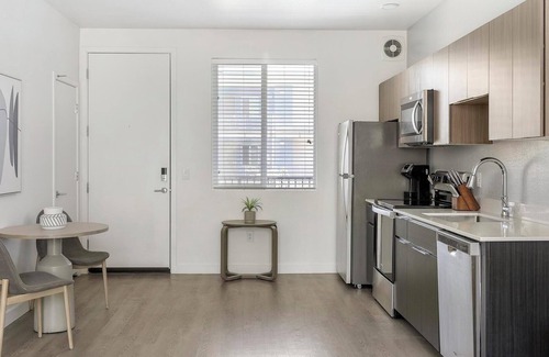 Goodyear Apartment | Landing | Stylish Studio, Game Room, Gym