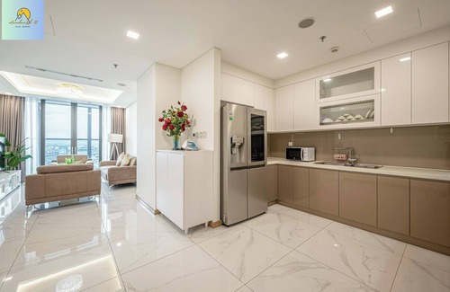 Hang Xanh Hotel | Landmark 81 Skyscraper
