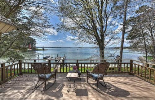 Mayhew House | Landover Lodge by AvantStay Waterfront Dock