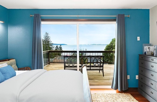 Camano Island House | Landscape Fireside Upper Island Home