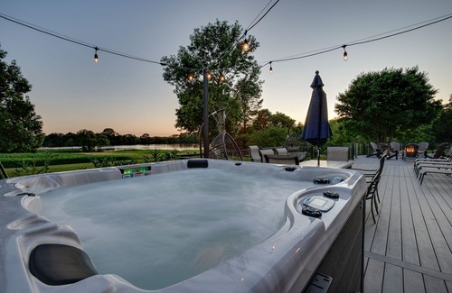 Chestertown House | Langford Creek Estate | Waterfront w/HOT TUB + Deck!