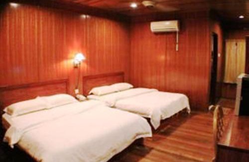 Lubok Buaya Resort | Langgura Baron Resort