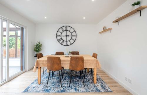 Dundee Apartment | Langley House, 5 bed, all doubles with Smart TV fully equipped kitchen and spacious with private parking INVOICES and REDUCED RATES only available through Langley Cottages and Apartment IDEAL FOR TRADES