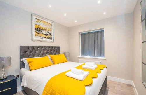 Farnham Common Apartment | Langston House: 2 Bed, 2 Bath Luxury Apartment