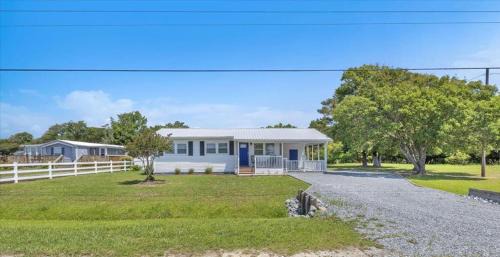 Holly Ridge House | Lanier's Escape | Dog Friendly | Minutes to Surf City and More