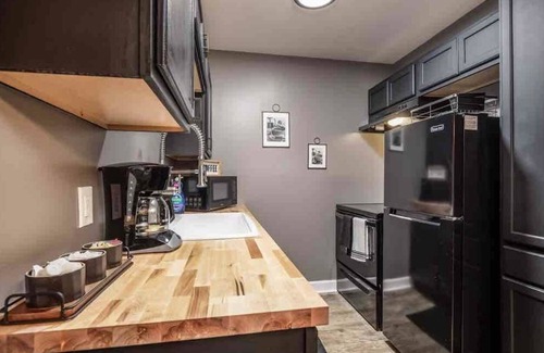 Glendora Apartment | Lansing Layover #9 | Urban Hideaway