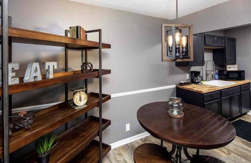 Glendora Apartment | Lansing Layover #9 | Urban Hideaway