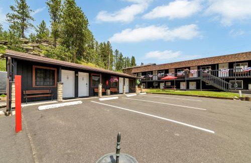 Hill City Hotel | Lantern Inn