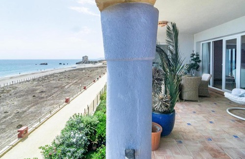 Bahia de Casares Apartment | LAP- 3 bed apartment on the beach. Families only