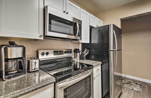 Lexington Condo | Laptop-Friendly Lexington Condo w/Free WiFi