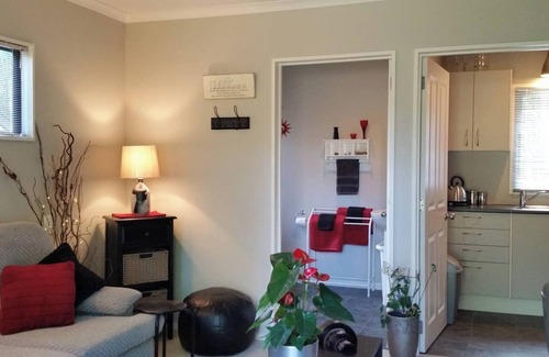 Arthur's Point Apartment | Larchmont Heights, slightly out of town, peaceful, beautiful mountain views.