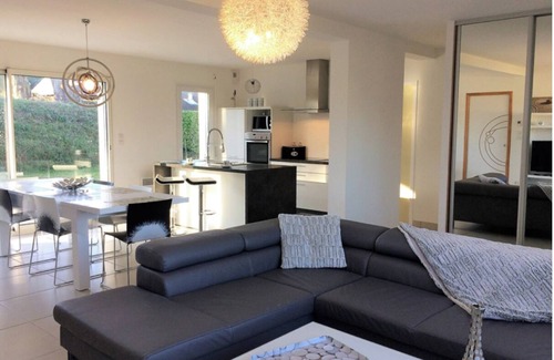 Brignogan-Plage House | Large modern house 400m from the sea