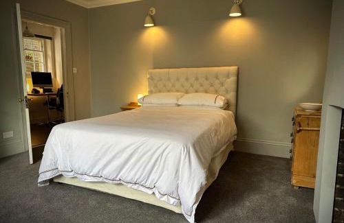 Cantelowes Apartment | Large 1 bd period garden flat, Kings Cross - Camden