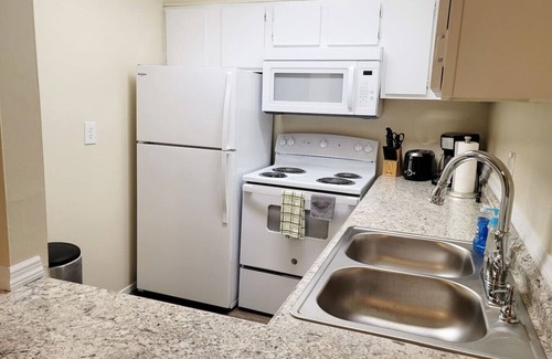 Gainesville Apartment | Large 1 BR Condo - Next to Oaks Mall and Hospital