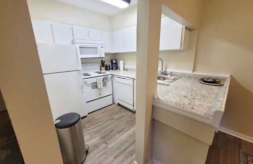 Gainesville Apartment | Large 1 BR Condo - Next to Oaks Mall and Hospital